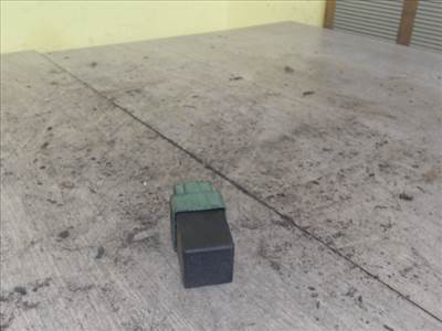 MITSUBISHI CARISMA 95.05-99.07 Relé