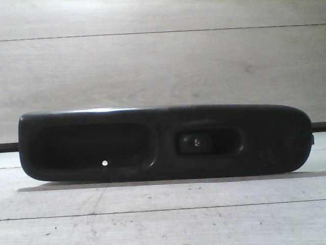 RENAULT TWINGO 93-98 Jobb első ablakemelő kapcsoló 1. kép