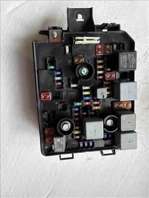 Opel Mokka Motortéri biztosítéktábla 94520912