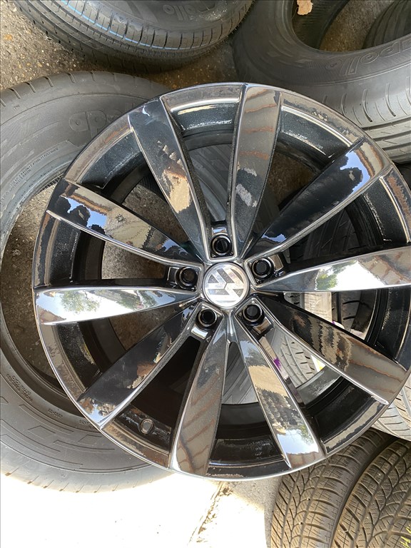 Volkswagen "LUGANO" Black Edition gyári 8X19-es 5X112-es ET41-es könnyűfém felni 2. kép