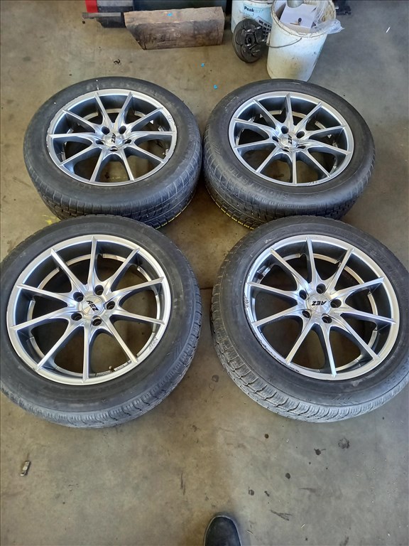 Dacia Duster 5x114.3-as 8x18" haszn Aez alufelni, 225/55 használt Sunny téli gumi sxx2 1. kép