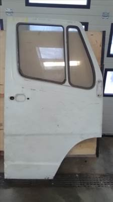 MERCEDES 307. Jobb első ajtó.