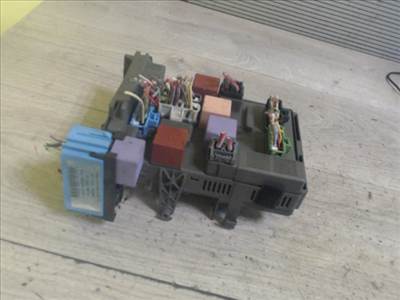 RENAULT LAGUNA 00-05 Biztosítéktábla BCM BSI BSM SAM GEM modul Utastér