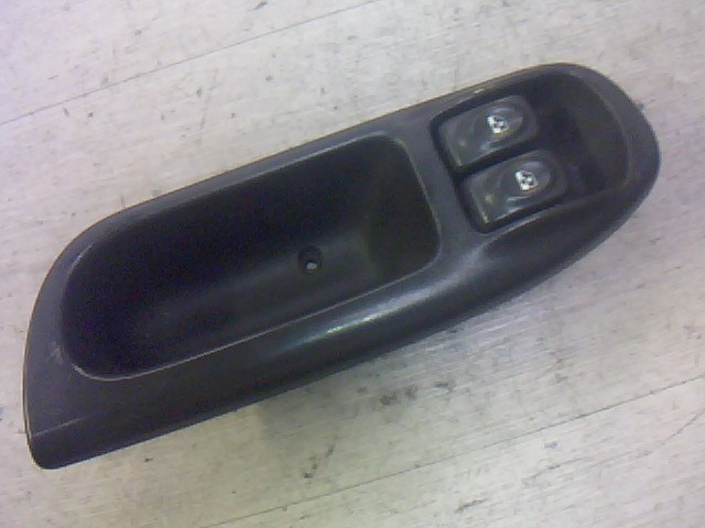 RENAULT MEGANE SCENIC 99-03 Bal első ablakemelő kapcsoló 1. kép