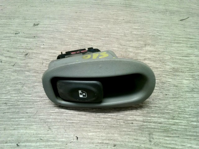 RENAULT MEGANE SCENIC 99-03 Bal hátsó ablakemelő kapcsoló 1. kép