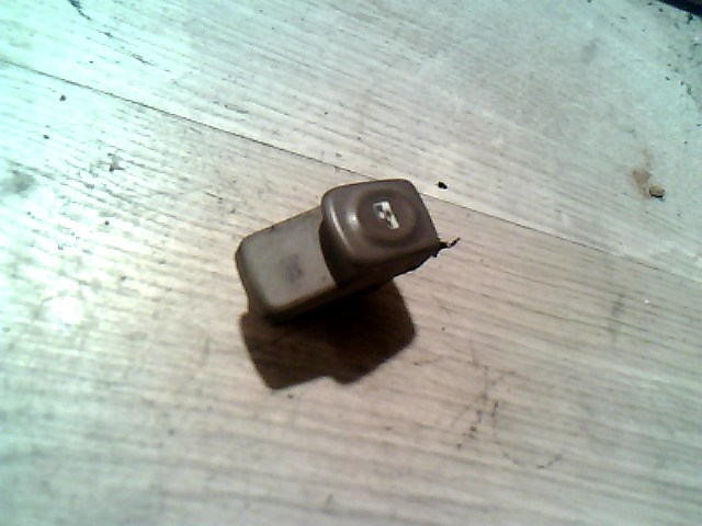 RENAULT TWINGO 93-98 Jobb első ablakemelő kapcsoló 1. kép