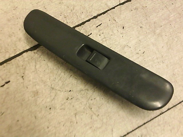 SUZUKI SWIFT 96-05 Jobb első ablakemelő kapcsoló 1. kép