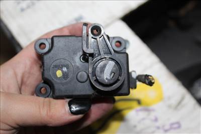 Nissan Micra V fűtés állító motor 