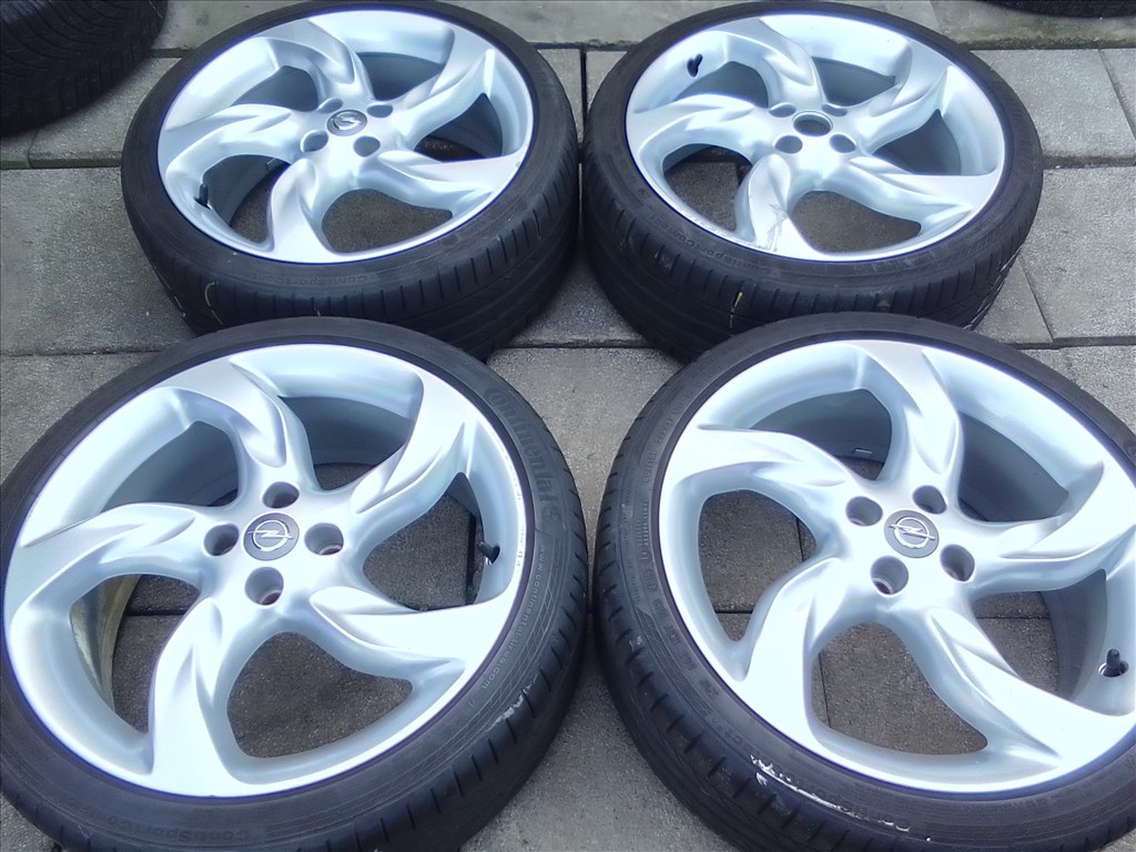 18" gyári Opel Adam alufelni, rajta 225/35 Continental Sport Contact5 nyári gumi szenzorral 1. kép