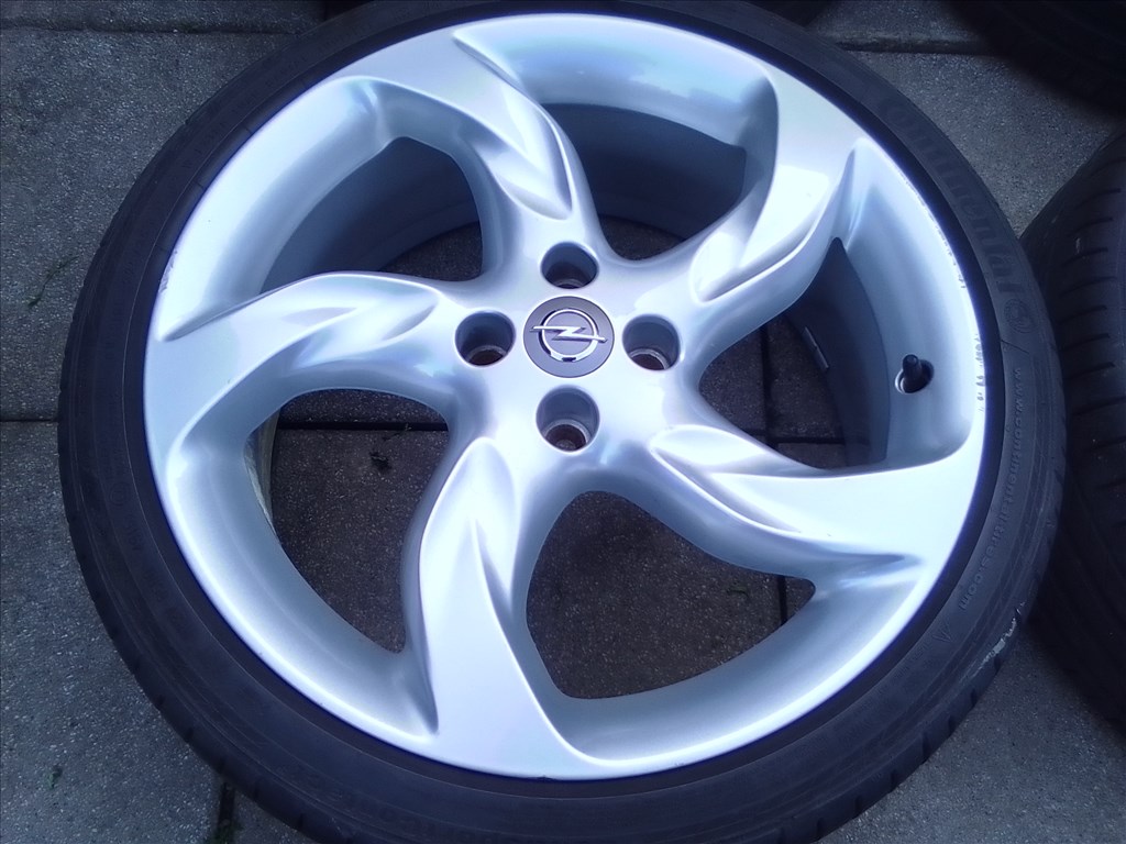 18" gyári Opel Adam alufelni, rajta 225/35 Continental Sport Contact5 nyári gumi szenzorral 3. kép