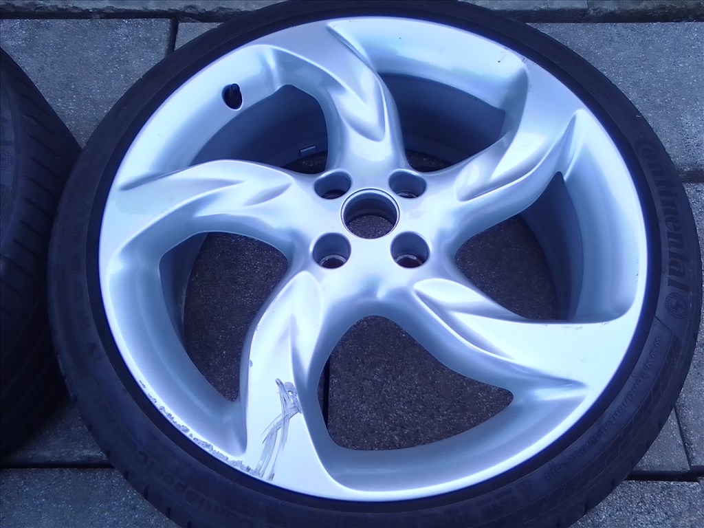 18" gyári Opel Adam alufelni, rajta 225/35 Continental Sport Contact5 nyári gumi szenzorral 5. kép