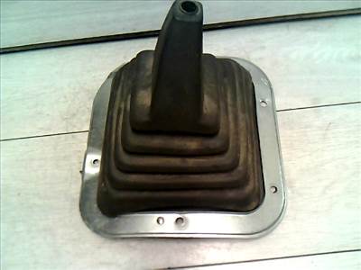 NISSAN PICKUP Váltószoknya (gumi)