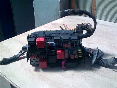 OPEL Corsa D 2011.03 - 2014.08 Biztosítéktábla BCM BSI BSM SAM GEM modul Motortér
