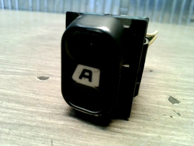 PEUGEOT PARTNER 02- Jobb első ablakemelő kapcsoló 1. kép