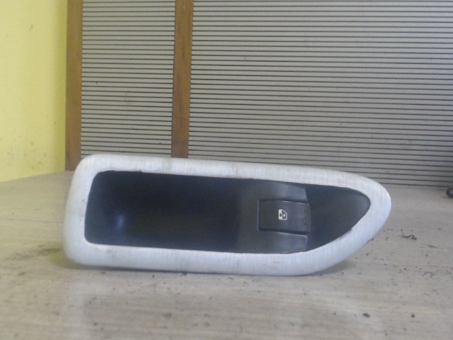 RENAULT LAGUNA 00-05 Bal hátsó ablakemelő kapcsoló 1. kép