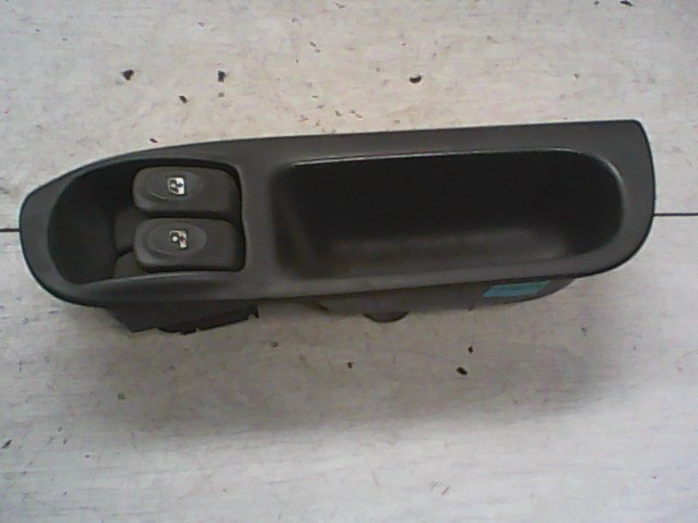 RENAULT MEGANE SCENIC 99-03 Bal első ablakemelő kapcsoló 1. kép
