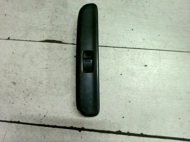 SUZUKI SWIFT 96-05 Jobb első ablakemelő kapcsoló 1. kép