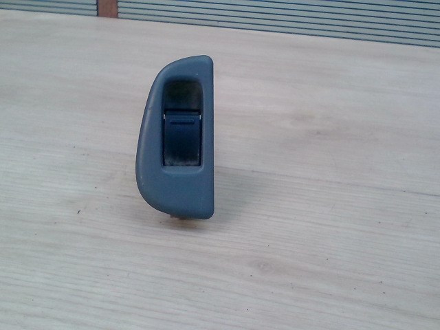 SUZUKI SWIFT 96-05 Jobb hátsó ablakemelő kapcsoló 1. kép