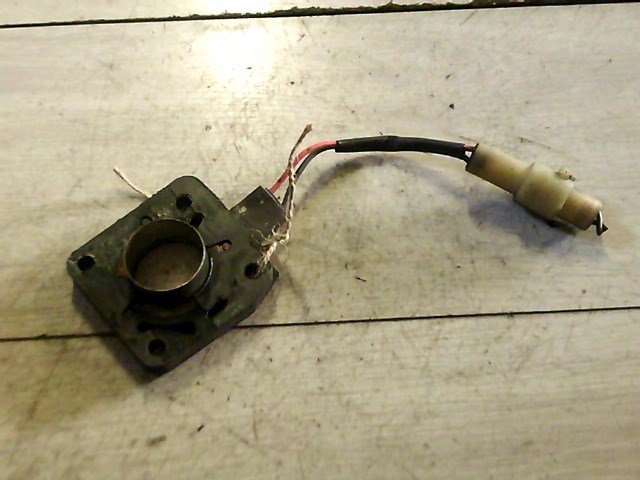 SUZUKI SWIFT 96-05 Központi injektor talp 1. kép