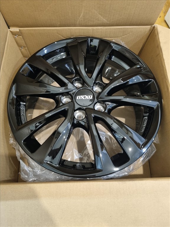  5x114.3 lyukosztású 7JJ 17" új Oxxo alufelni 1. kép