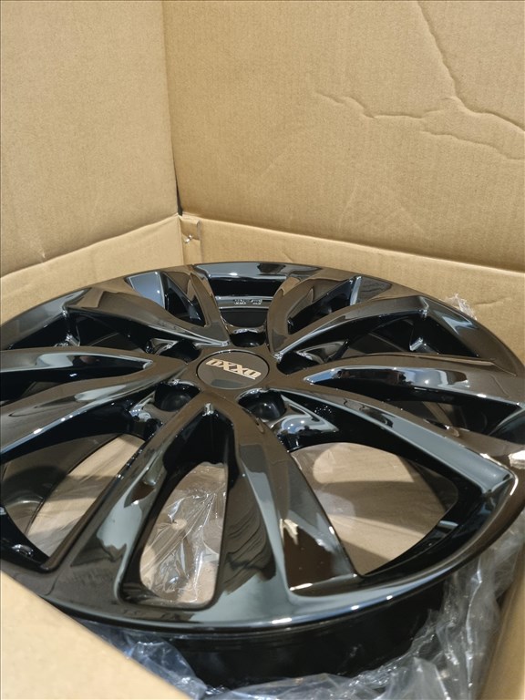  5x114.3 lyukosztású 7JJ 17" új Oxxo alufelni 2. kép