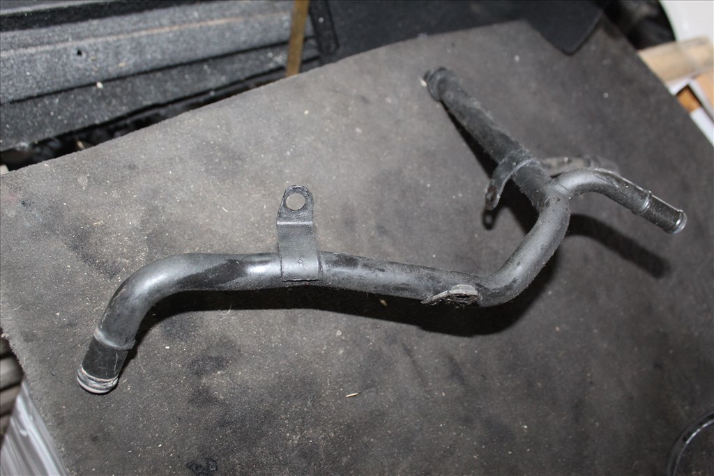 Audi A3 2.0TDI BKD 2003-2012 vízcső motor oldalán 1. kép