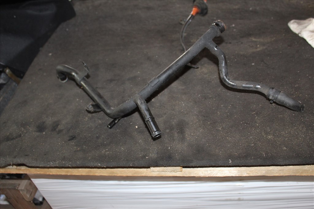 Audi A3 2.0TDI BKD 2003-2012 vízcső motor oldalán 2. kép