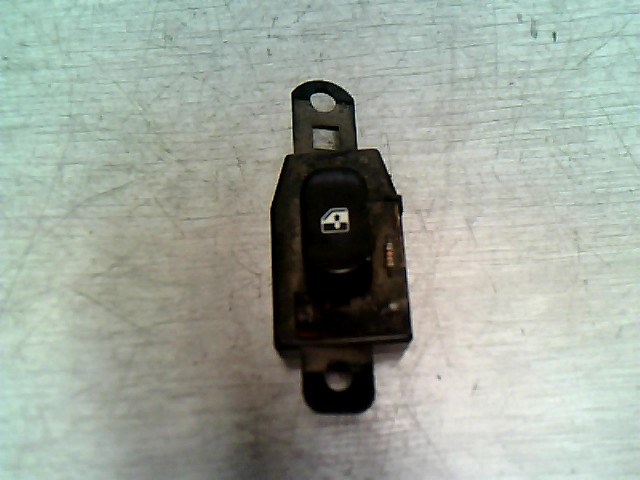 HYUNDAI LANTRA 96- Jobb első ablakemelő kapcsoló 1. kép