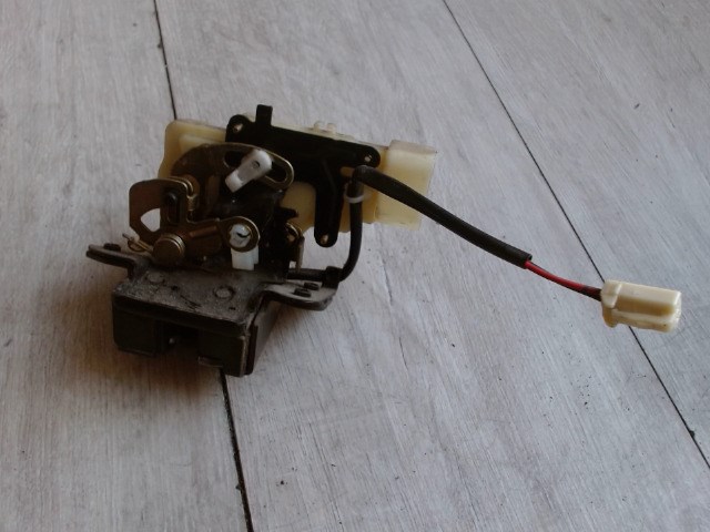 MAZDA MPV 99-05 Csomagtér ajtó zárszerkezet 1. kép