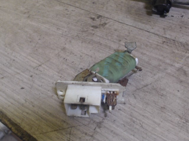 OPEL ASTRA F 94-02 Fűtőmotor előtét ellenállás  1. kép