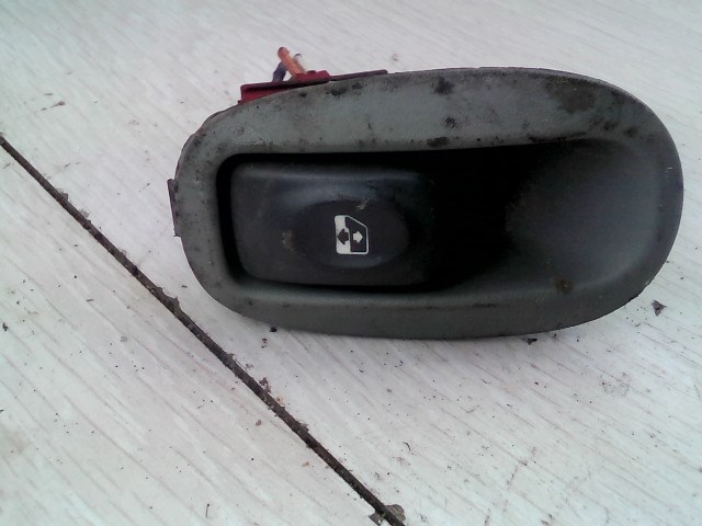 RENAULT MEGANE SCENIC 99-03 Bal hátsó ablakemelő kapcsoló 1. kép