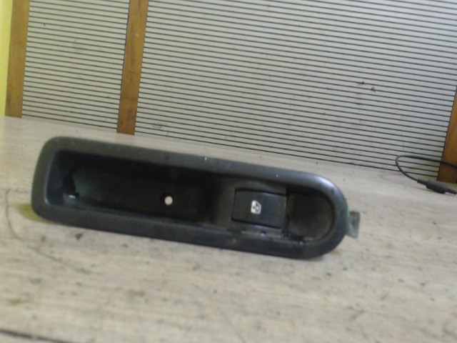 RENAULT SCENIC 03-06 Jobb hátsó ablakemelő kapcsoló 1. kép