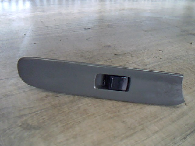 SUZUKI SWIFT 96-05 Jobb első ablakemelő kapcsoló 1. kép