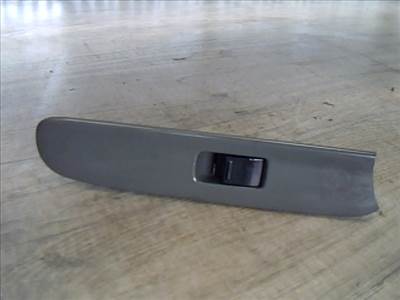 SUZUKI SWIFT 96-05 Jobb első ablakemelő kapcsoló