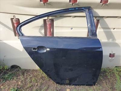 Opel Insignia A Jobb hátsó ajtó 5ajtós és sedan kivitelhez.