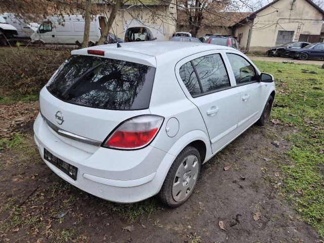 Opel Astra H 1.4 első lökhárító kompletten  2. kép