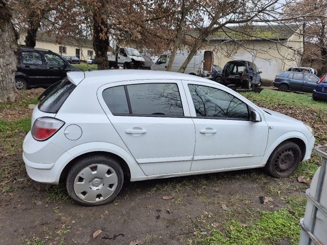Opel Astra H 1.4 első lökhárító kompletten  3. kép