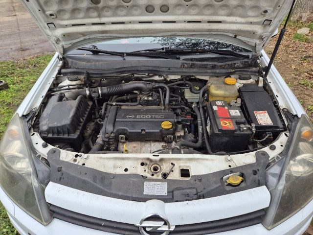 Opel Astra H 1.4 első lökhárító kompletten  4. kép