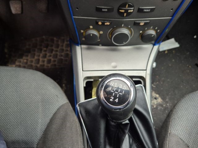 Opel Astra H 1.4 első lökhárító kompletten  8. kép