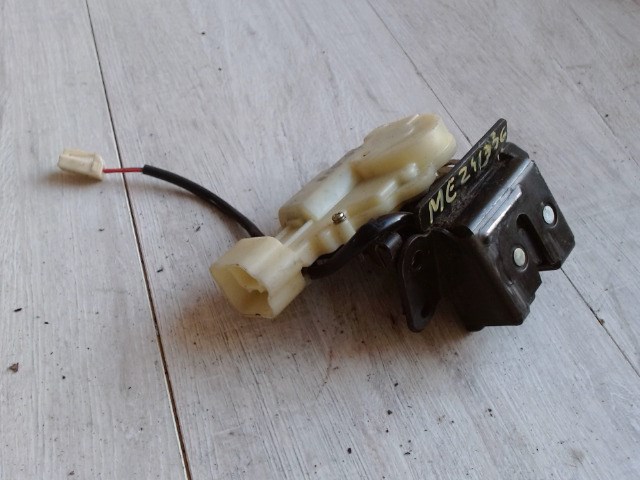 MAZDA MPV 99-05 Csomagtér ajtó zárszerkezet 1. kép