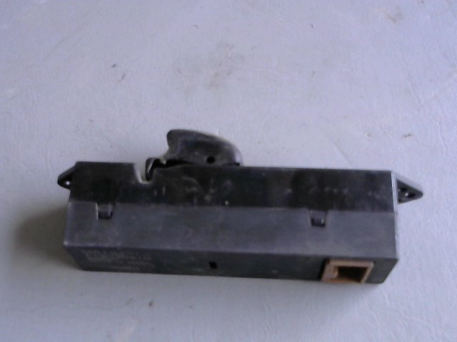 MITSUBISHI LANCER 98-01 Jobb hátsó ablakemelő kapcsoló 1. kép