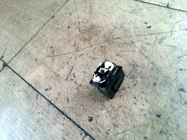 PEUGEOT PARTNER -02 Bal első ablakemelő kapcsoló 1. kép