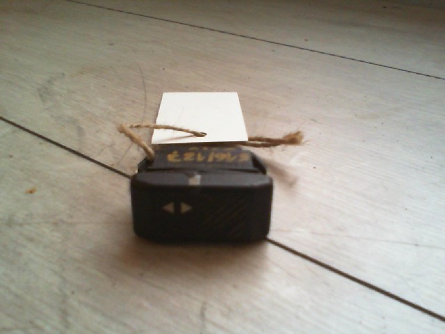 RENAULT CLIO 90-96 Bal hátsó ablakemelő kapcsoló 1. kép