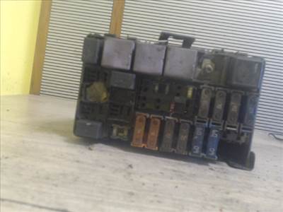 RENAULT LAGUNA 00-05 Biztosítéktábla BCM BSI BSM SAM GEM modul Utastér