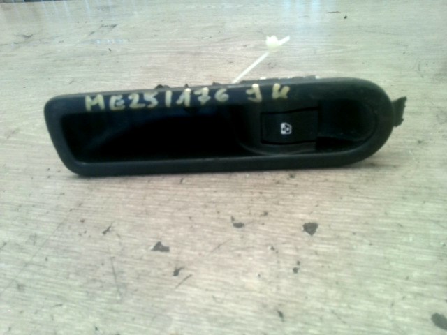 RENAULT SCENIC 03-06 Jobb hátsó ablakemelő kapcsoló 1. kép