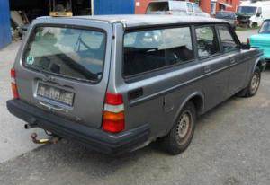 VOLVO 240 JOBB HÁTSÓ KÜLSŐ KILINCS