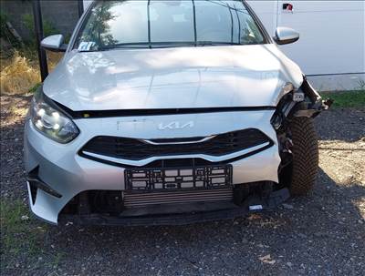 Kia Cee'd (CD) bontott alkatrészei