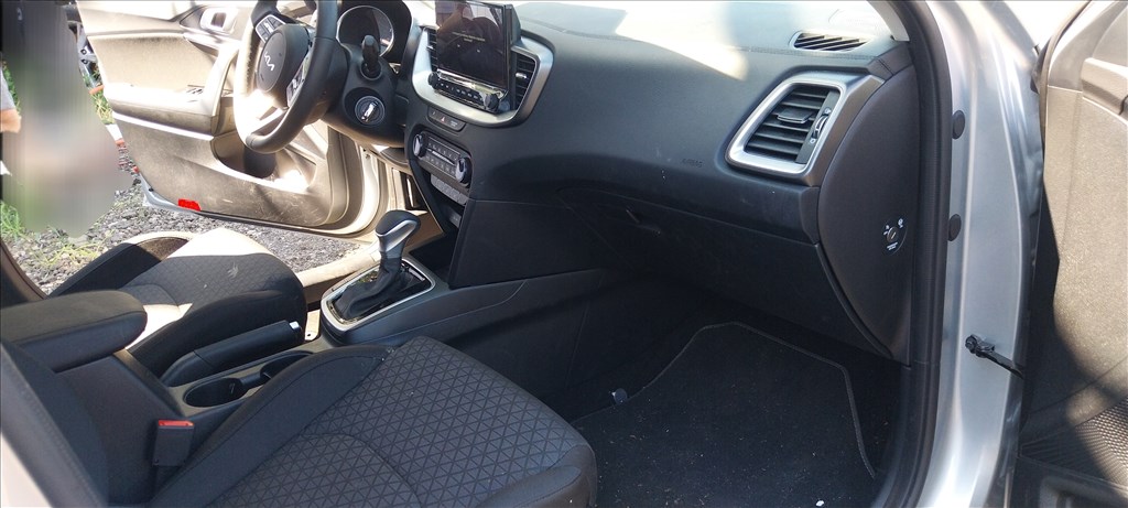 Kia Cee'd (CD) bontott alkatrészei 9. kép