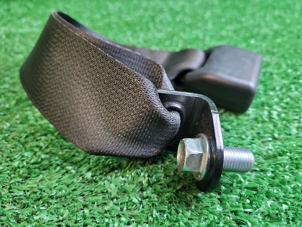 SUZUKI VITARA Hátsó középső Biztonsági Öv Csat 8498554P00 8498554p01 4. kép