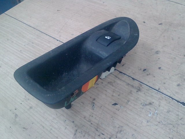 RENAULT LAGUNA 00-05 Bal hátsó ablakemelő kapcsoló 1. kép